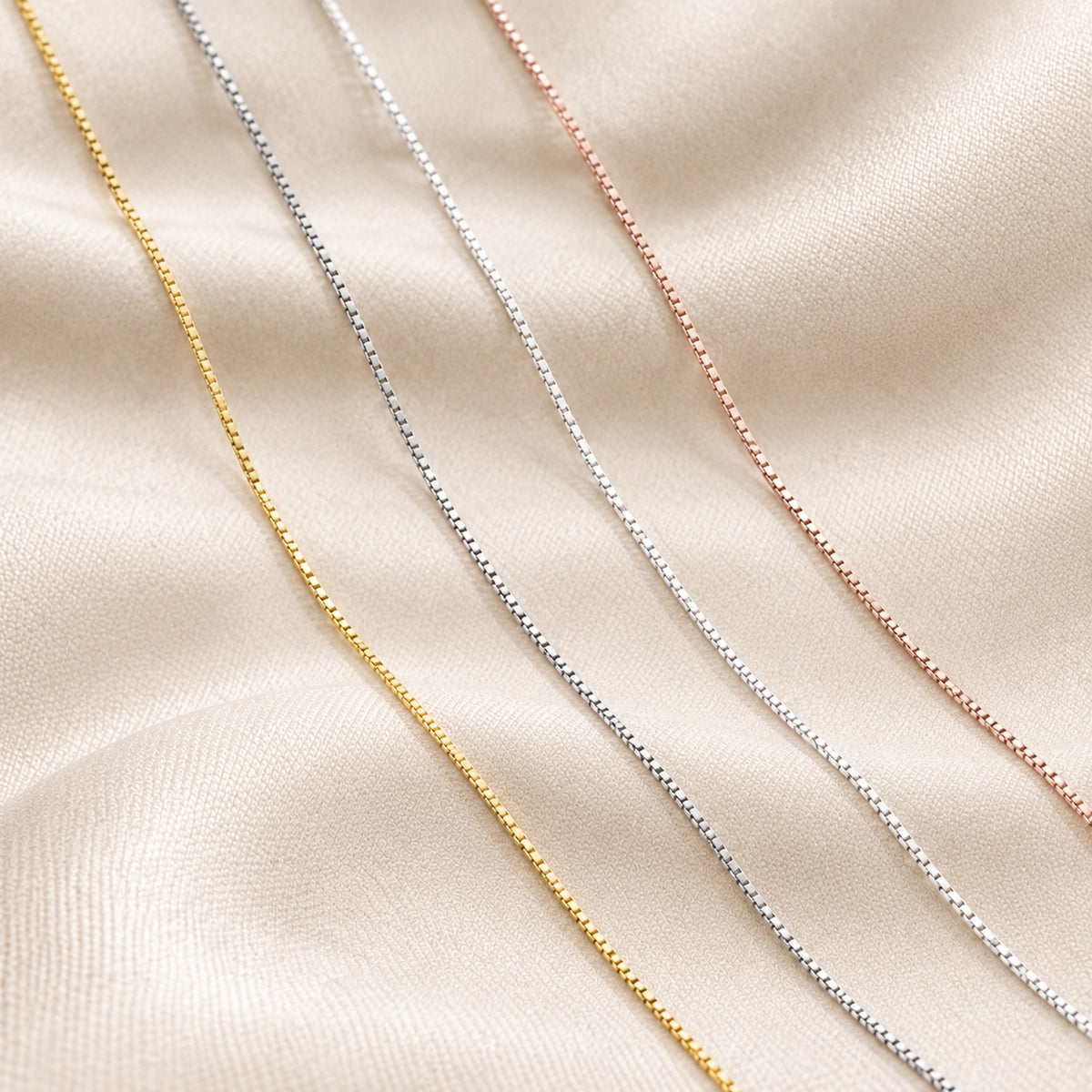 The box chain in four finishes: yellow gold tone, 925 sterling silver, white tone and rose gold tone