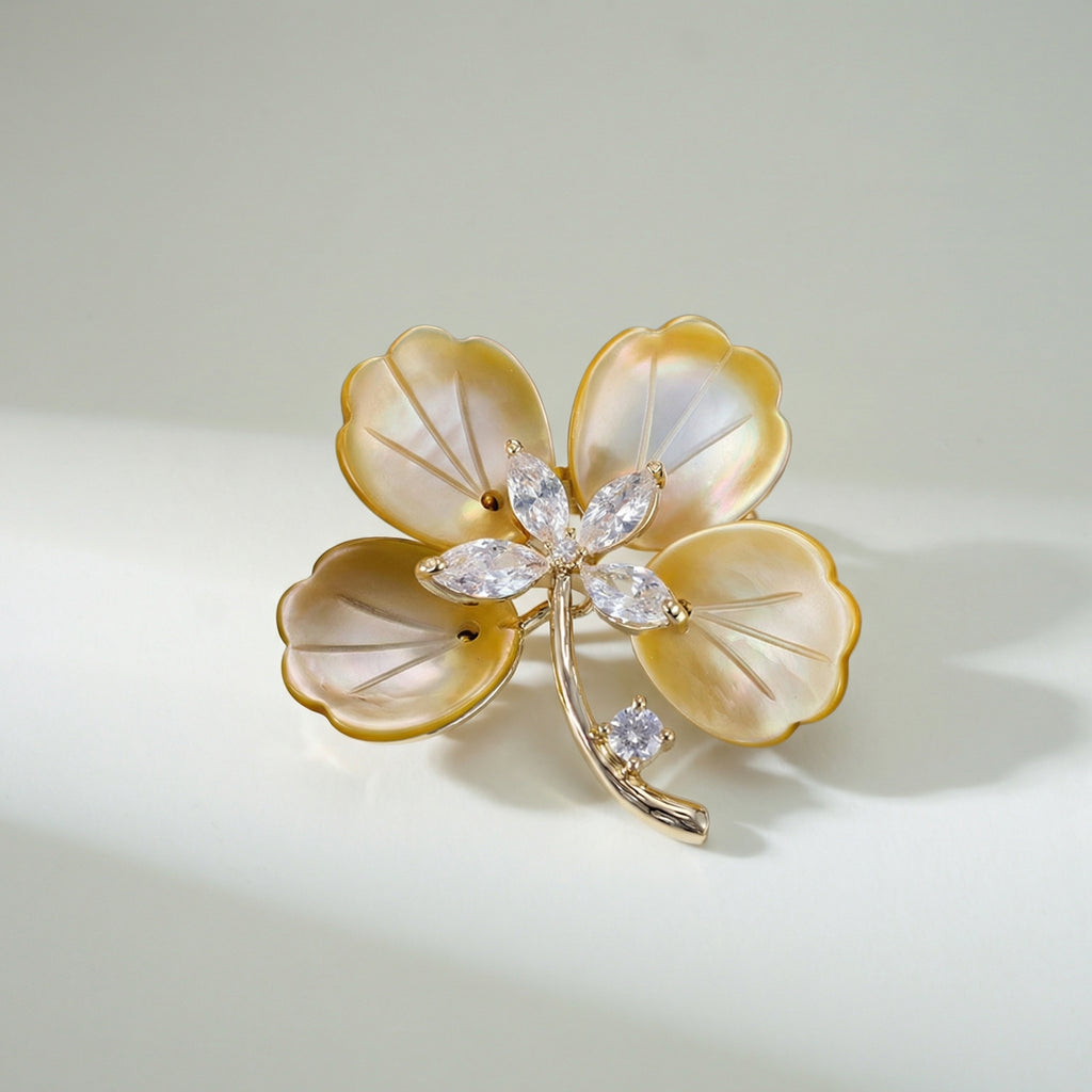 Radiant Clover Brooch – Yellow Mother of Pearl / Gold