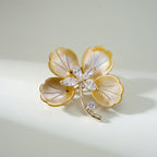 Radiant Clover Brooch – Yellow Mother of Pearl / Gold