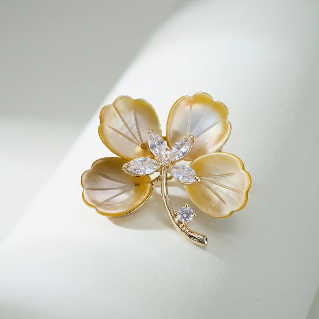 Radiant Clover Brooch – Yellow Mother of Pearl / Gold