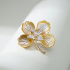 Radiant Clover Brooch – Yellow Mother of Pearl / Gold