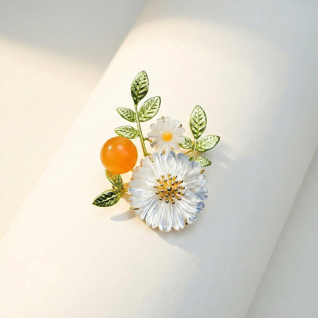 Sonnenblumen-Gänseblümchen-Brosche – Perlmutt / Gold