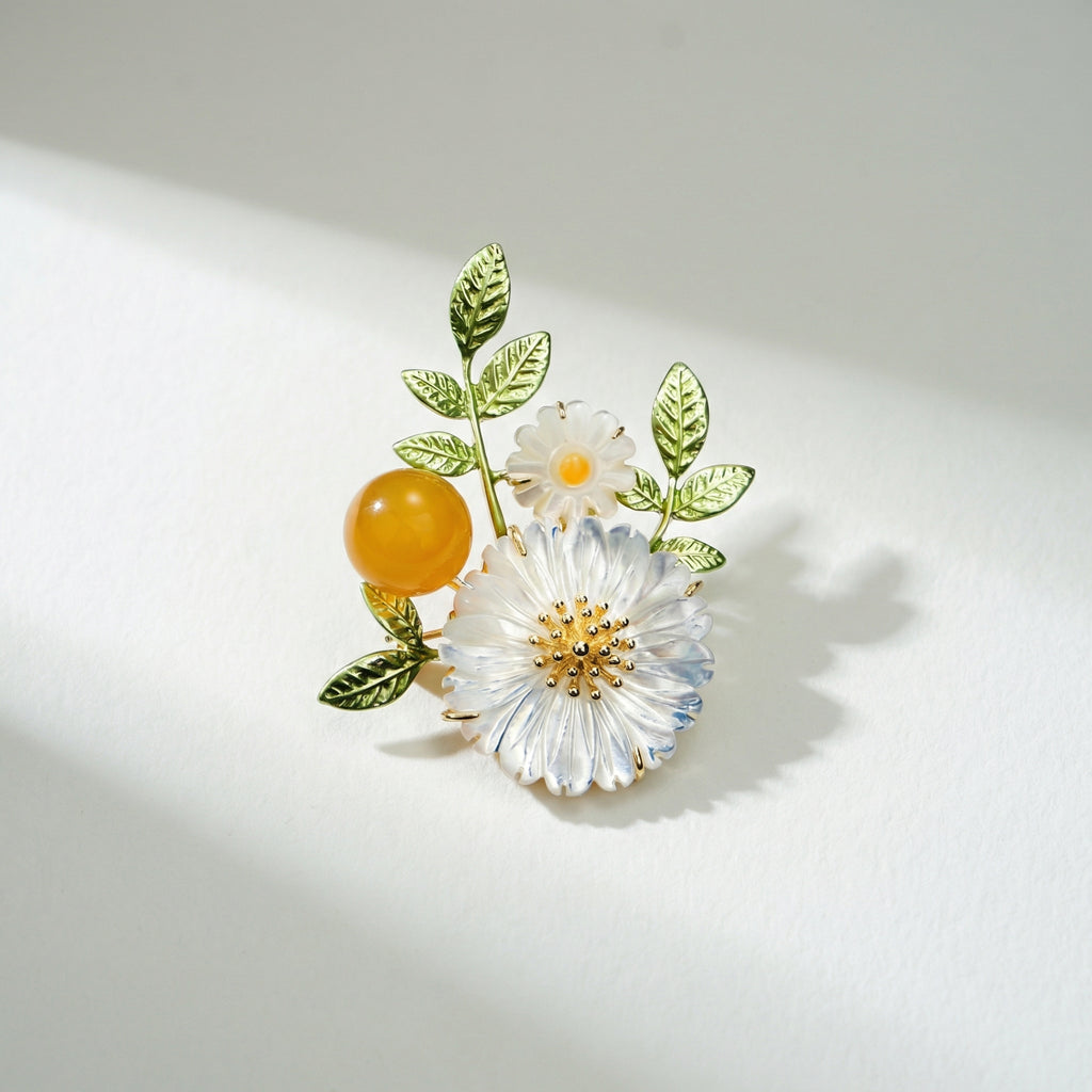 Sonnenblumen-Gänseblümchen-Brosche – Perlmutt / Gold