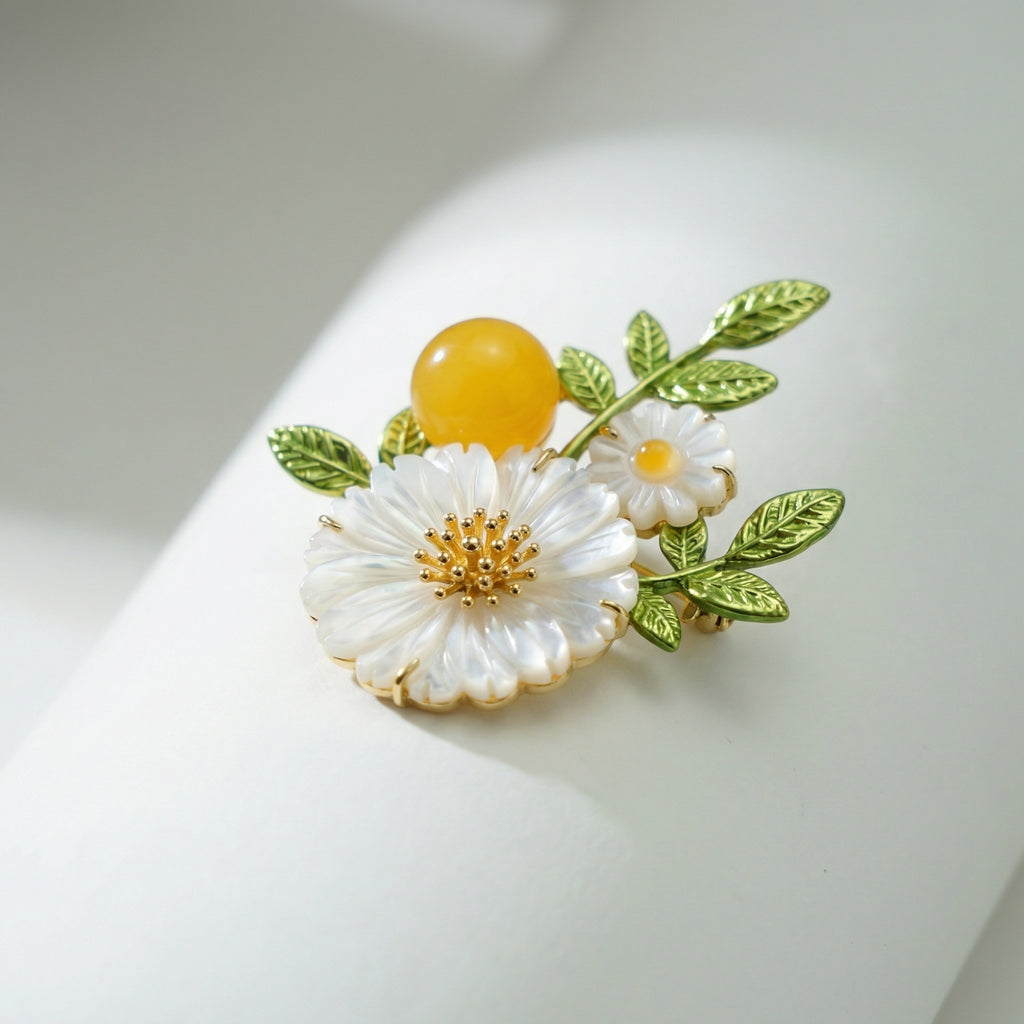 Sonnenblumen-Gänseblümchen-Brosche – Perlmutt / Gold