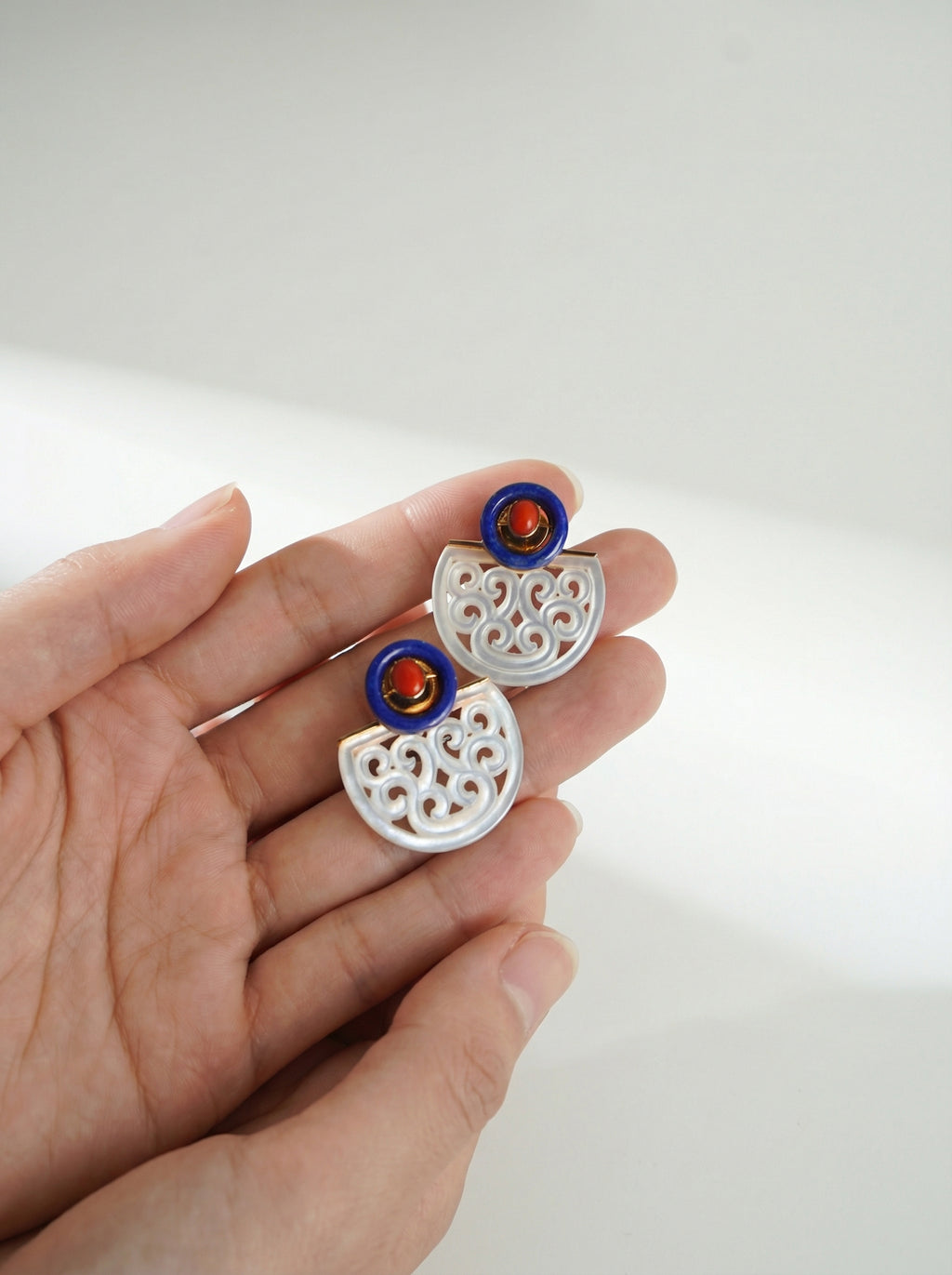Auspicious Cloud Carved Stud Earrings – Mother of Pearl / Lapis Lazuli
