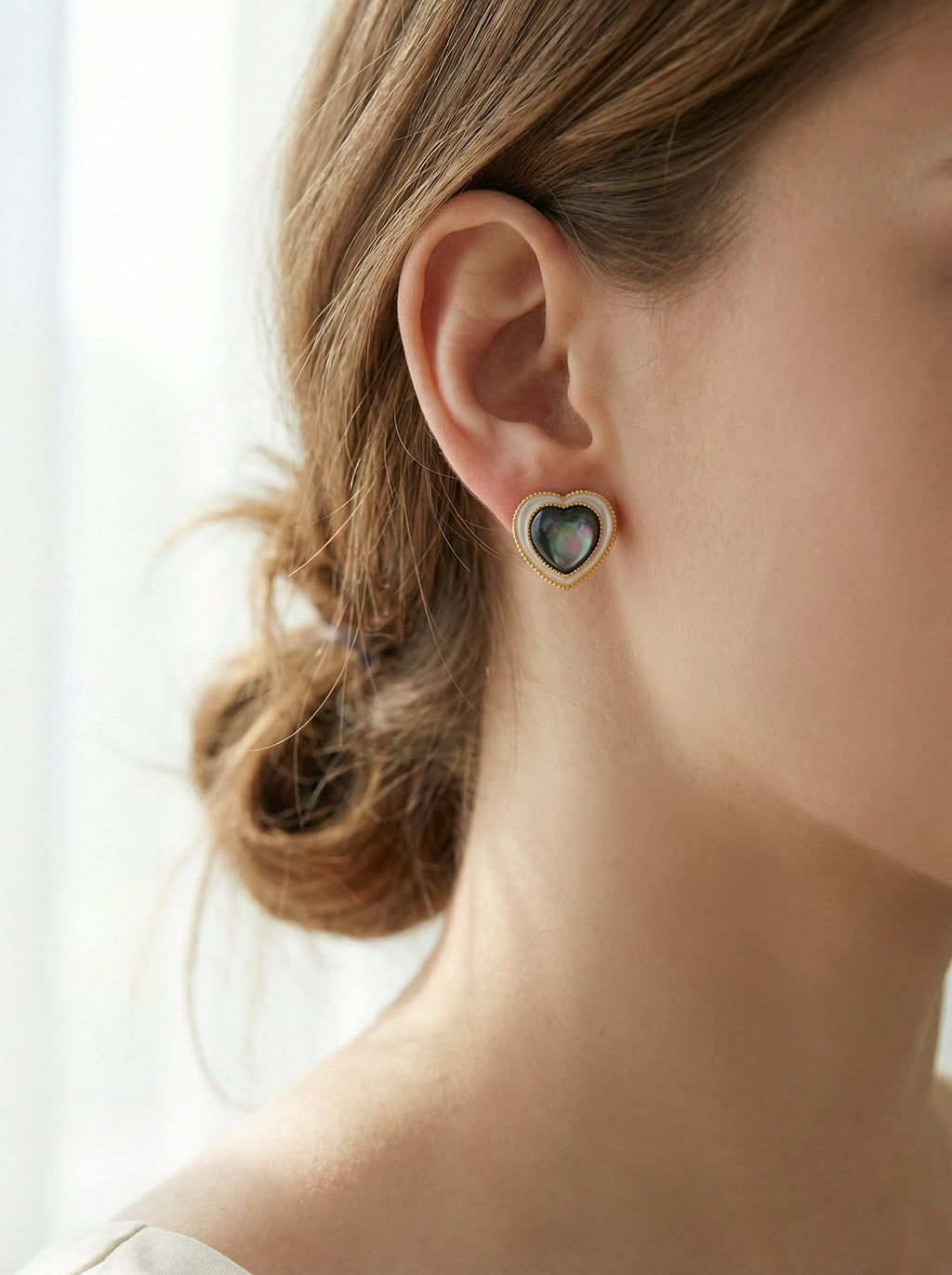 Midnight Heart Halo Stud Earrings – Black & White Mother of Pearl / Gold