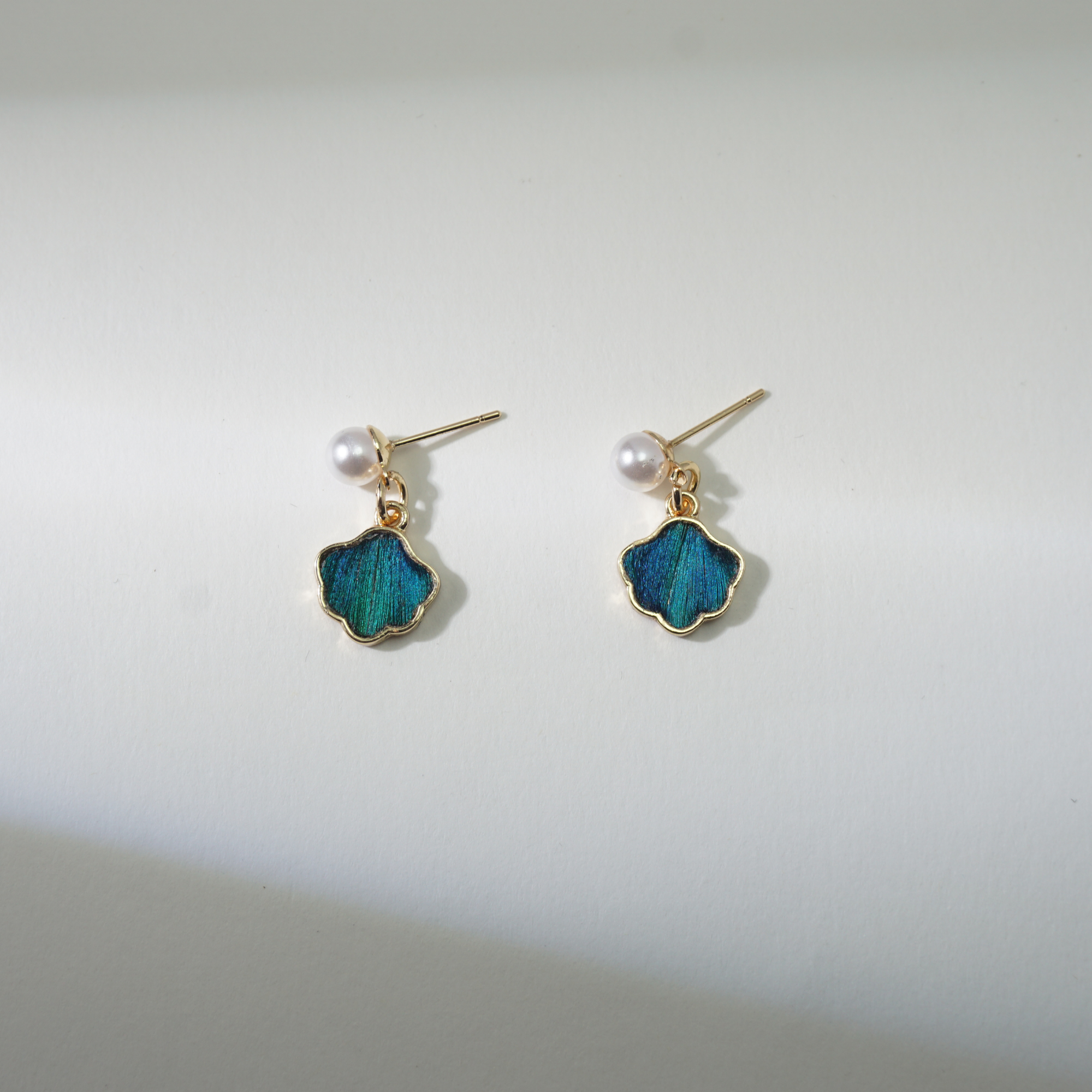 Dian Cui Stud Earrings – Pearl Shell Sterling Silver