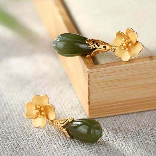 Magnolia Gold-Inlaid Jade Stud Earrings – Green Jade / Dark Green Jade, 18K Gold Vermeil
