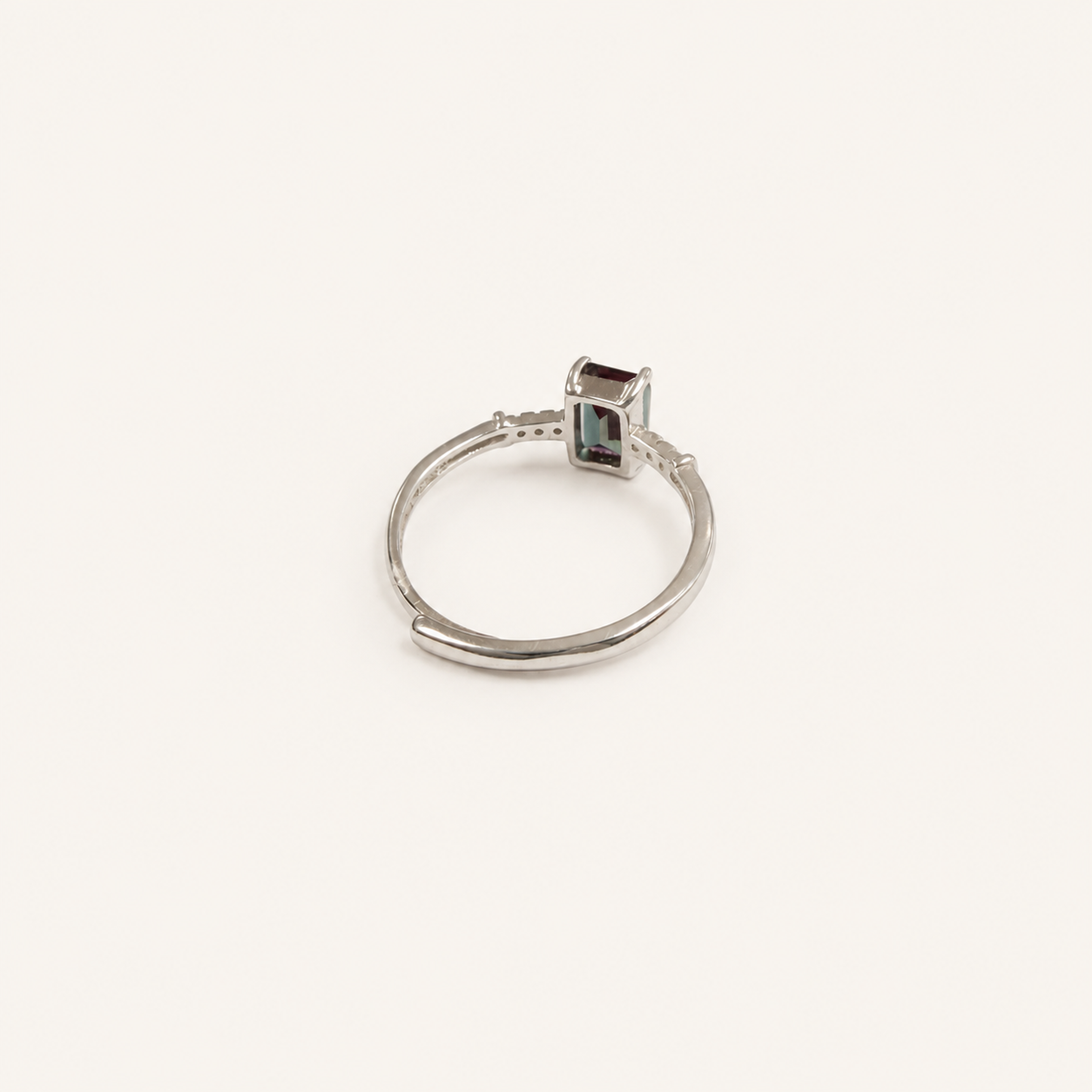 Threadlight Lab-Grown Alexandrite Ring side view