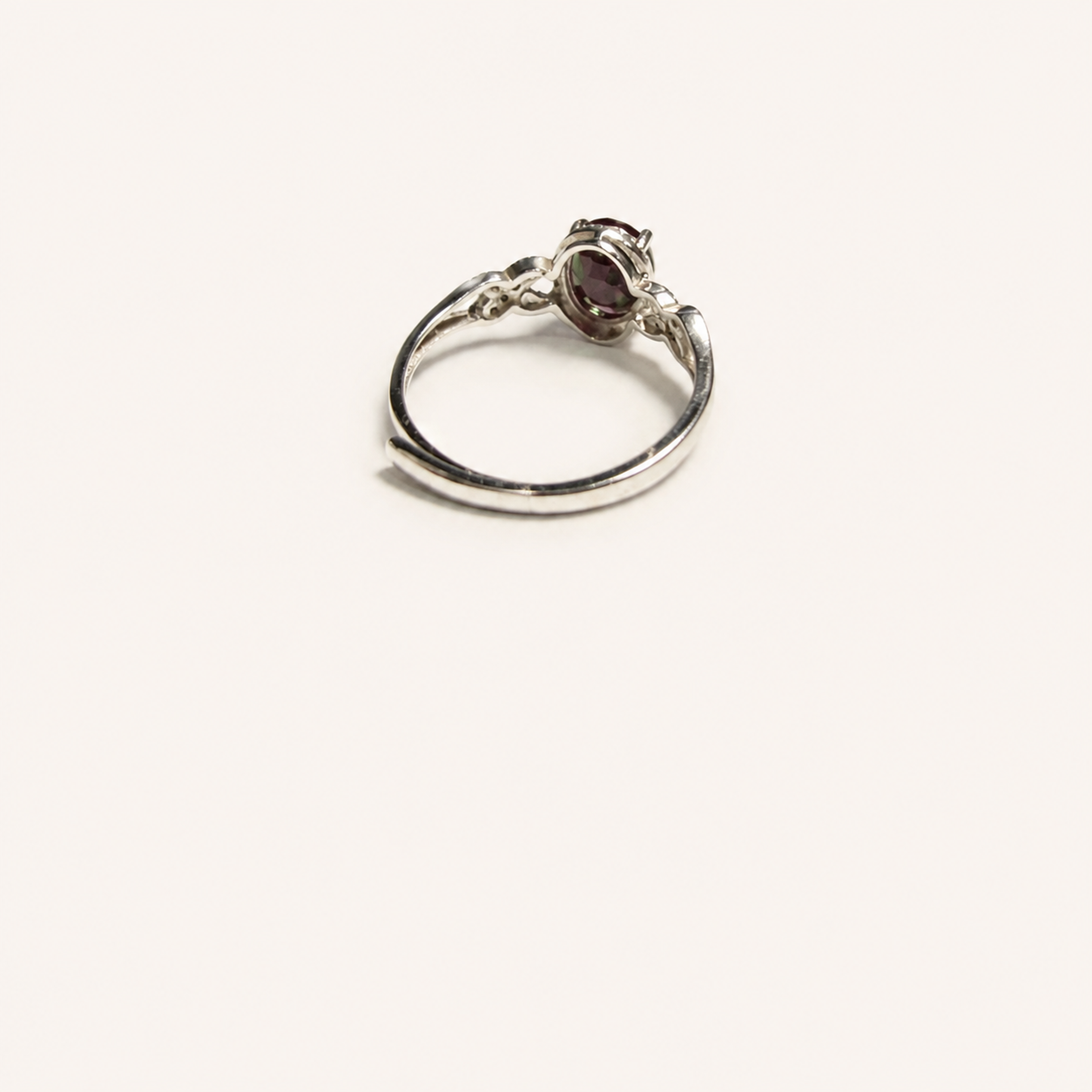 Collaret Lab-Grown Alexandrite Ring side view