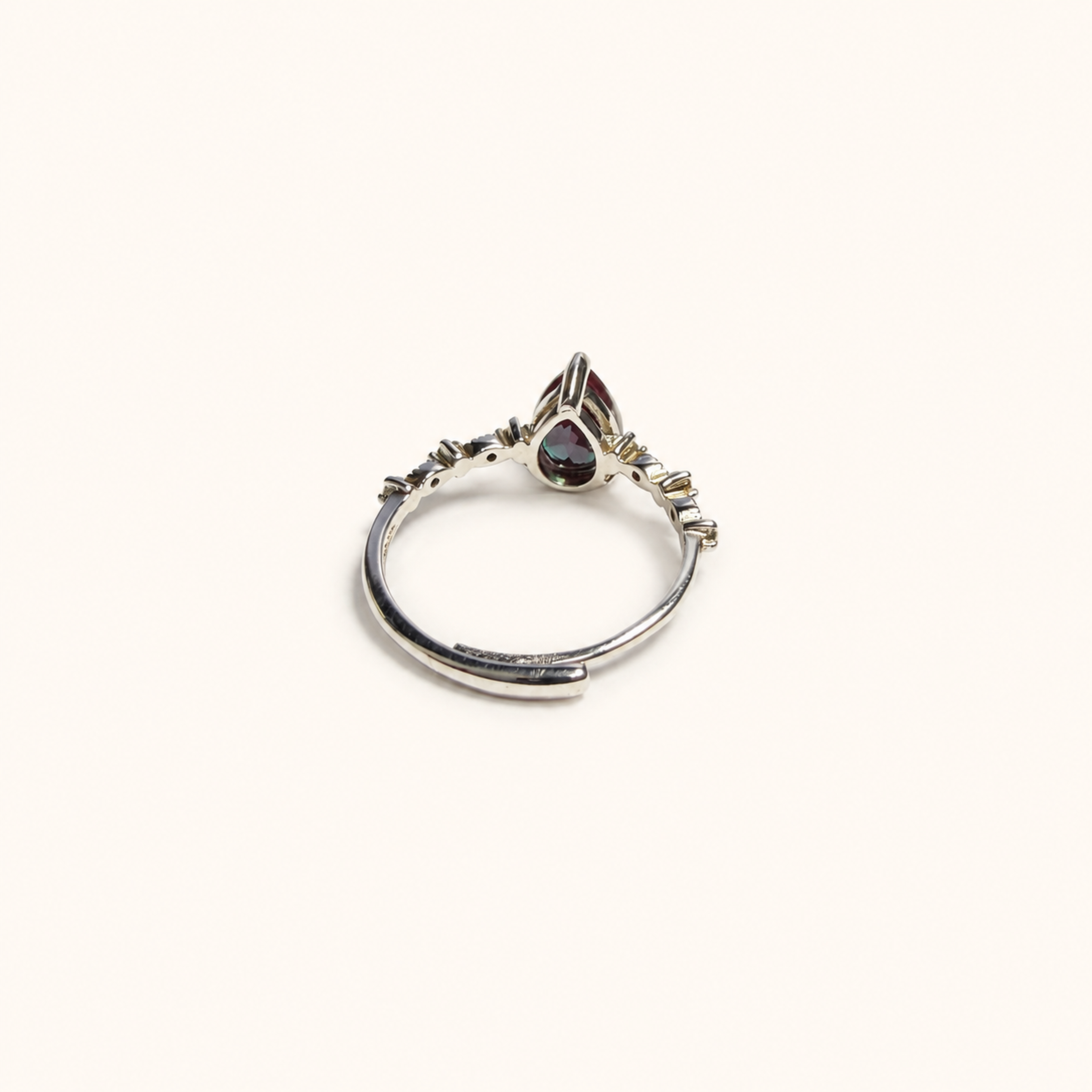 Spirelight Lab-Grown Alexandrite Ring side view