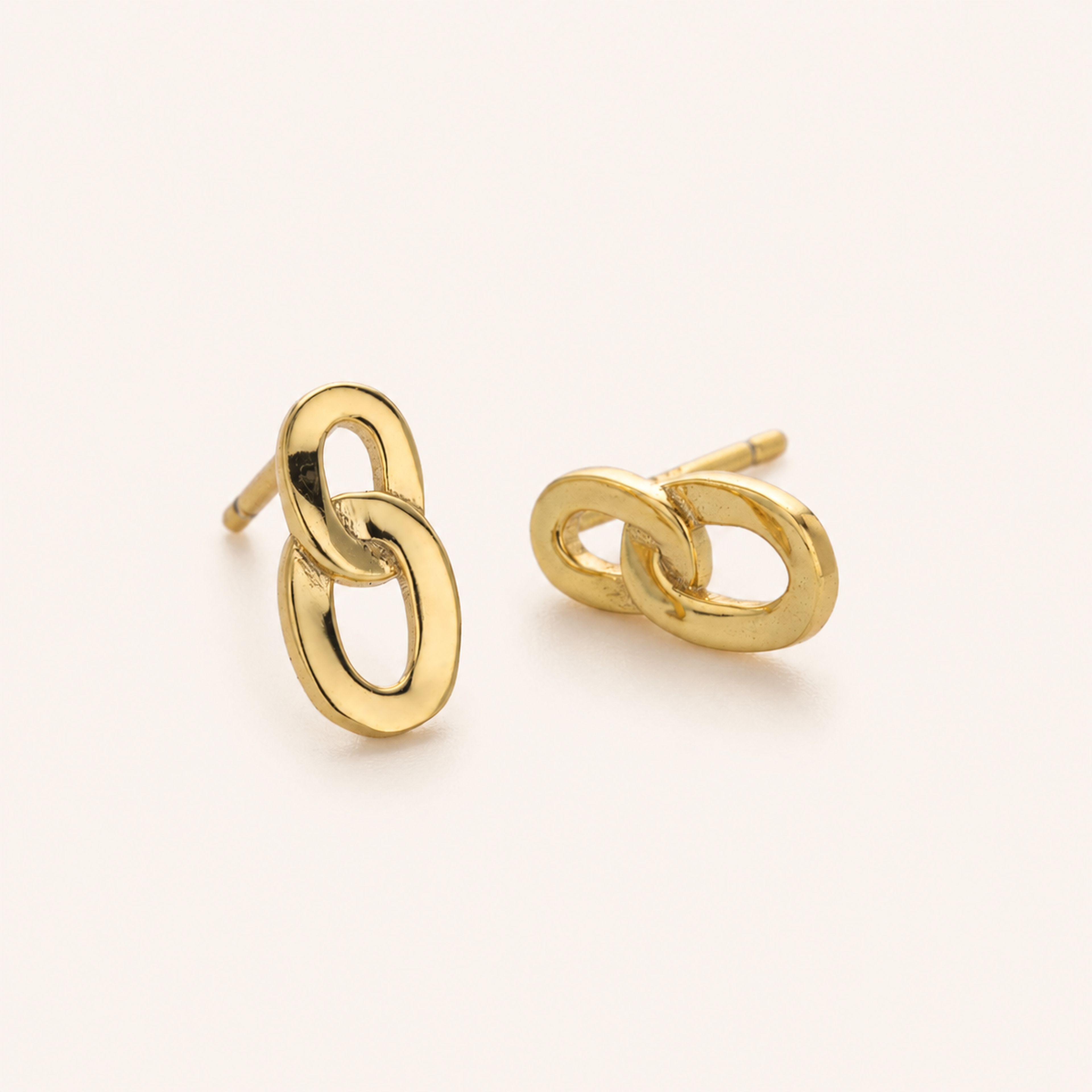 Sterling Silver Interlocking Circles Stud Earrings detail