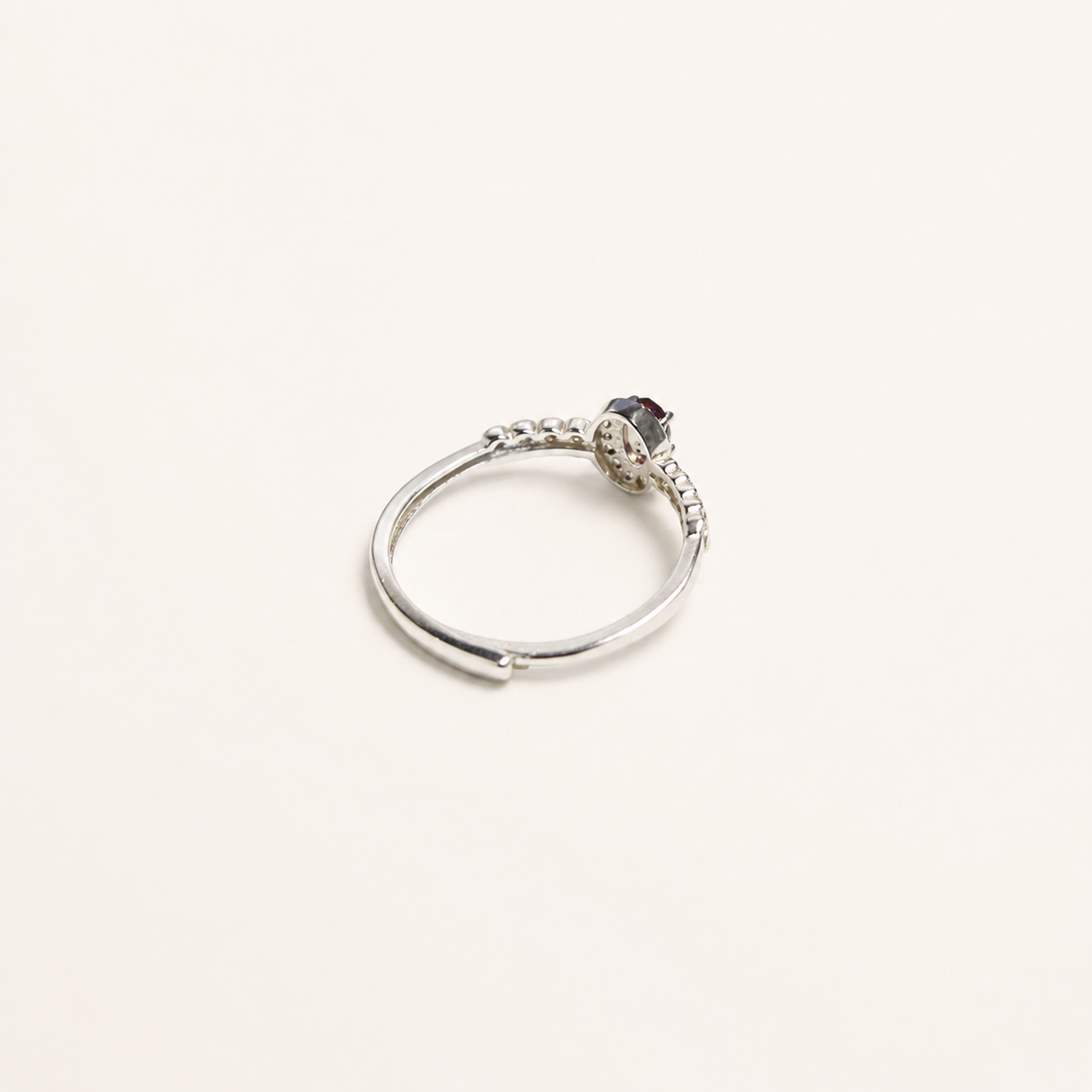 Rosette Trail Lab-Grown Alexandrite Ring side view